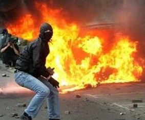 "İt Ürür Kervan Yürür"