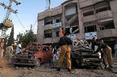 Pakistan'da Avukatlar Çatıştı