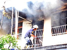 Bayrampaşa'da Yangın: 1'i Çocuk 2 Ölü