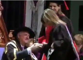 Mezuniyet Töreni'nde İsrail Protestosu-VİDEO