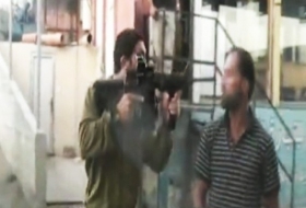 Kafasına Silah Dayadı-VİDEO