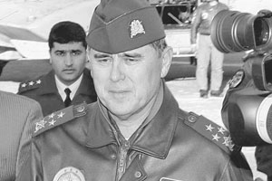 'Yoldaş General' Nasıl Yükseldi?