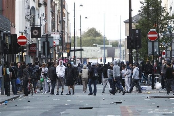 İngiltere, İhvan'ın faaliyetlerini kısıtlıyor