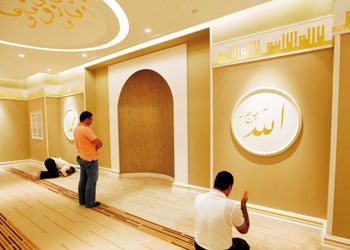 Yoğun İlgi AVM'de Cami Yaptırdı