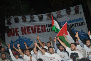 Otel Önünde Protesto Gösterisi-FOTO