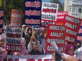 "Başörtüsüne Her Alan'da Özgürlük"
