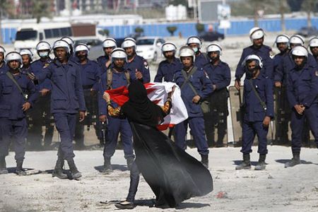 Bahreyn'de Cenaze Törenine Saldırı