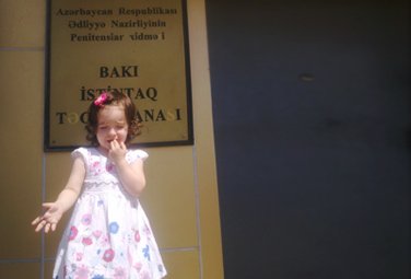 Mövsüm Samedov'un Kızı: Baba Gel !