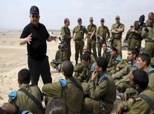 İran'ı Vurmak İçin İkna Çalışması