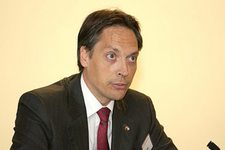 İran'lı yetkililere seyahat engeli