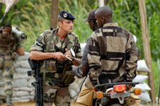 Barış için geldiler katillere yardım ediyorlar