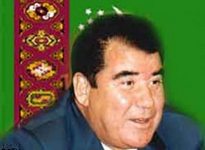 Türkmenistan'da demokrasi çağrısı