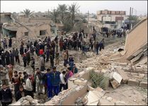 Patlamada evlerde yıkıldı