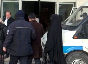 "Kızını Başörtülü Okutamazsın"