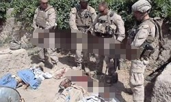 ABD Askerleri Cesetlere İşiyor