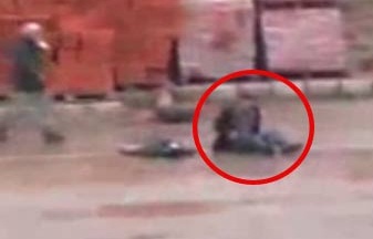 Suriye'de Çaresiz Baba(VİDEO)