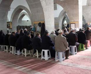 "Tabure'de Namaz Doğru Değil"