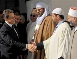 Sarkozy Cami'de(!)