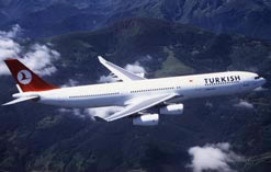 Havadaki uçaktan yere bagaj düştü!