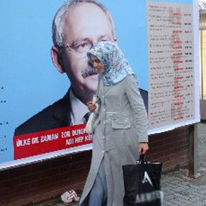 CHP'li Vekilden Başörtüsü'ne Hakaret