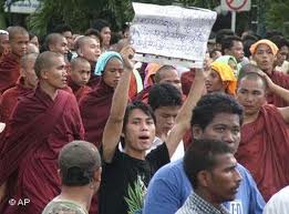 Müslüman Köylere Saldırı Devam Ediyor(VİDEO)