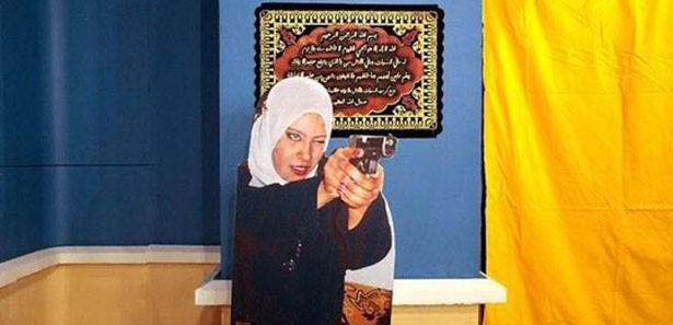 Cami, Ölüm Evi Hedef Başörtülü Atış Tahtası