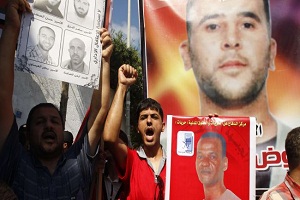 Batı Yaka'da Kızılay Binası Kuşatıldı