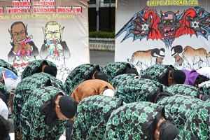 Endenozya'da ABD Konsolosluğu Kuşatıldı