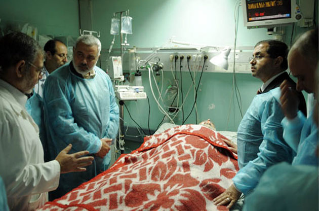 Ayak Öpen Başbakan(FOTO)