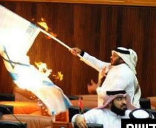 Meclis'de İsrail Bayrağını Ateşe Verdi