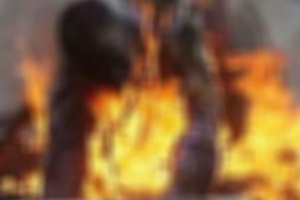 Kur'an'a Hakeret Eden Kişiyi Yaktılar