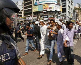 Bangladeş'te Olaylar Devam Ediyor