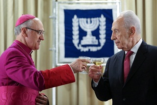 Peres'e Papa'dan Ödül