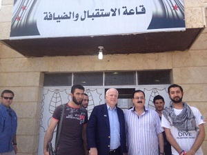 McCain Muhalifleri Ziyaret Etti