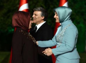 Emine Erdoğan'ın Başörtüsüne Hakaret