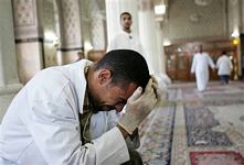 Irak'ta Fitne Camide Patladı