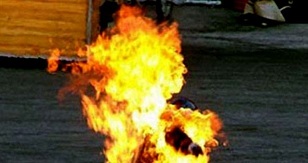 ABD'de İnsanlar Kendini Yakıyor