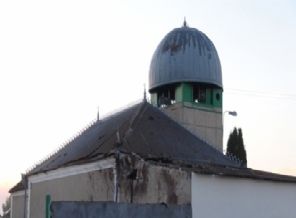 Fransa'da Cami'ye Irkçı Saldırı