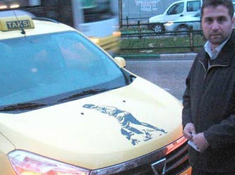 Atatürk çıkartmasına para cezası!