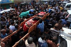 Binlerce Filistinli Şehitleri Son Yolculuğa Uğurladı