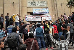 Mısır'da üniversite öğrencilerinden protesto