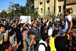 Mısır'da Gösteriler Devam Ediyor