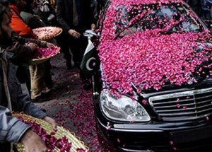 Erdoğan'ın Yollarına Gül Döktüler