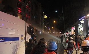 Taksim'de izinsiz gösteriye polis müdahalesi