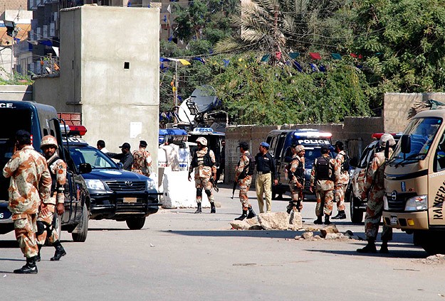 Pakistan'da Polis Servisine Saldırı