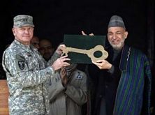 Karzai Diktatörlüğe Çabuk Isındı