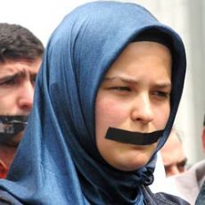 Hepimiz başörtülüyüz!!!