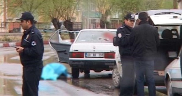 Otomobile Silahlı Saldırı: 5 Ölü