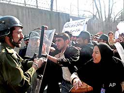 İran'da Darbe Olur Mu?