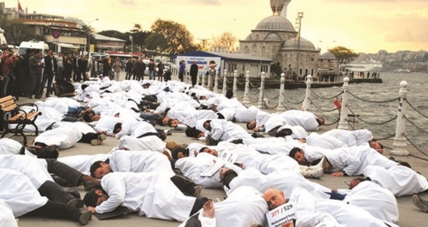 Ölen insanlık!